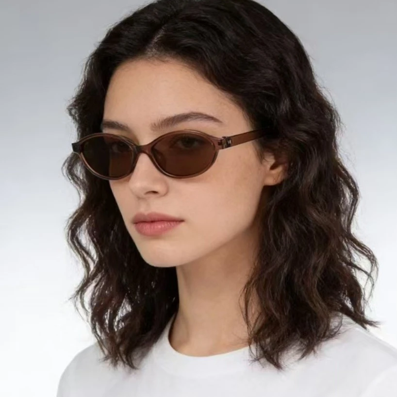 Designer Sunglasses - Małe, owalne okulary przeciwsłoneczne, damskie, w