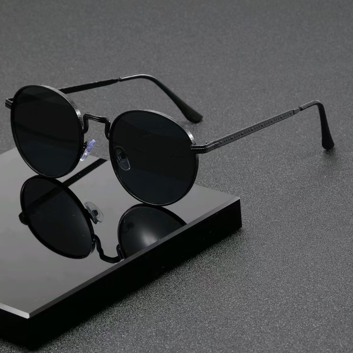 Designer Sunglasses - Klasyczne okrągłe okulary przeciwsłoneczne dla mężczyzn